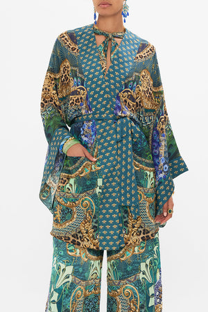 Crop view of model wearing CAMILLA silk Kimono in Fan Dance print 