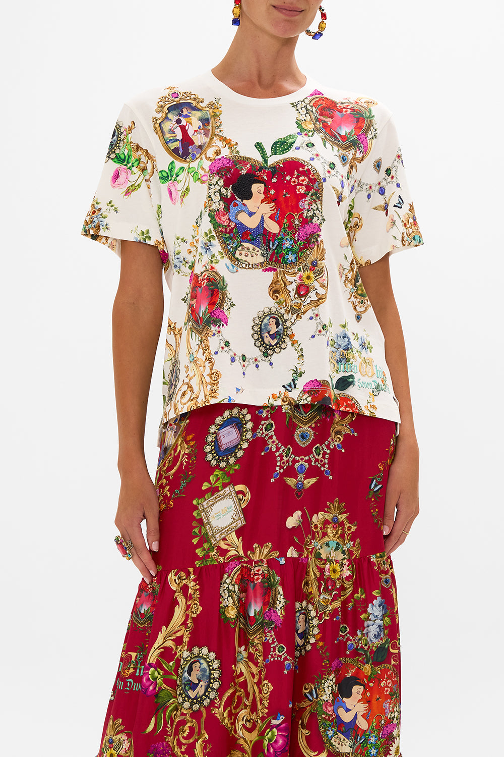 Disney CAMILLA tee in Just One Bite Snow White print