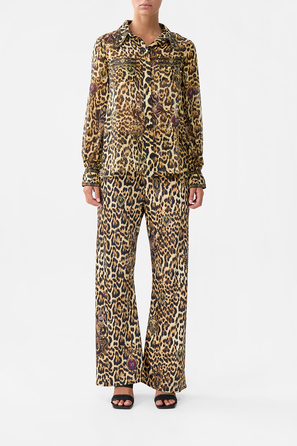 CURVED COLLAR BLOUSE WITH POCKETS SAINTS AND SISTERS