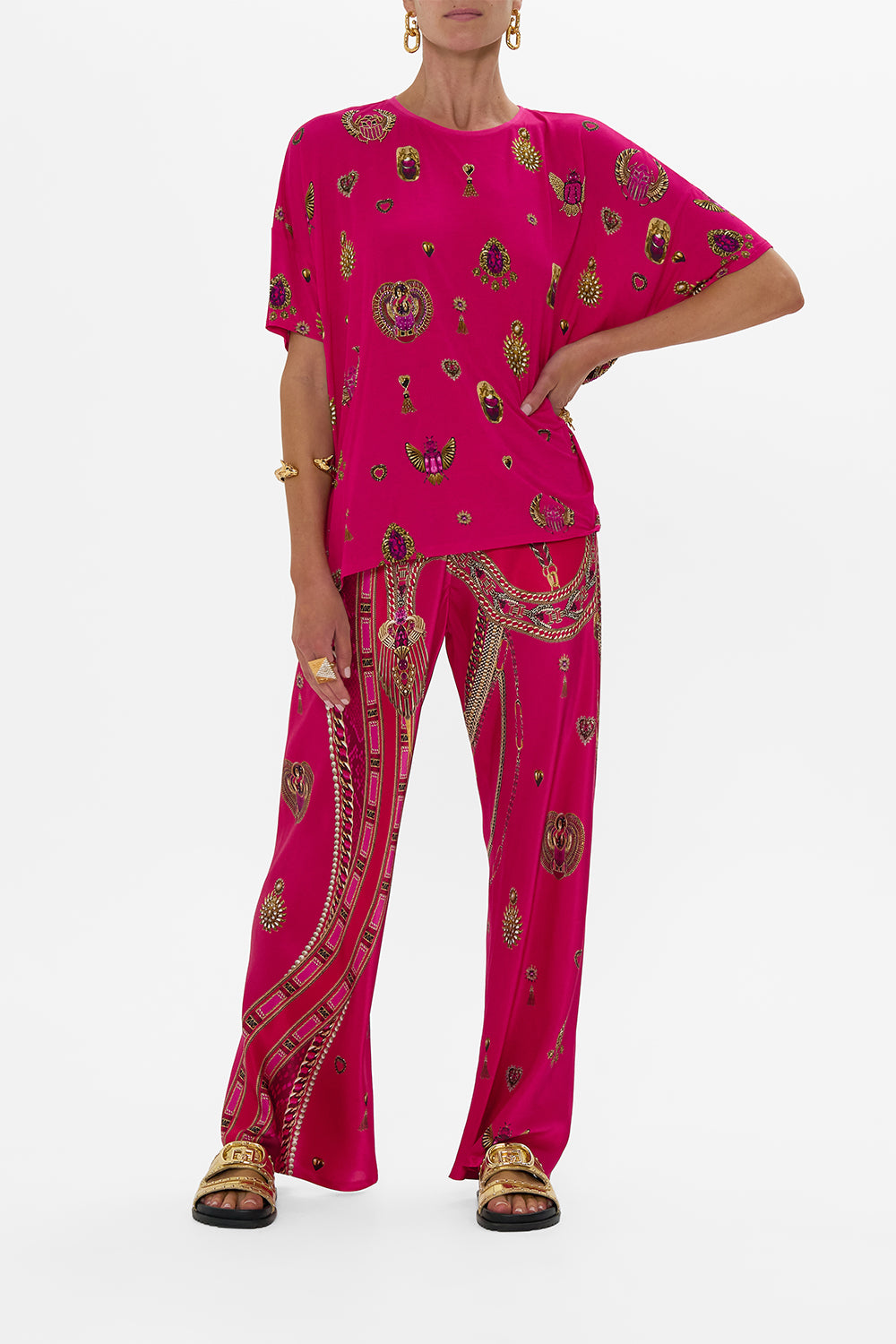 RELAXED FIT DROP SHOULDER TEE KISSED BY A COBRA