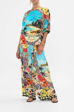 The CAMILLA Relaxed Body And Sleeve Tee in our Bathing Bombshell print.