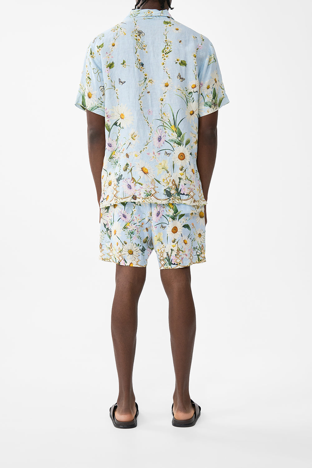 The CAMILLA SHORT SLEEVE CABANA SHIRT FLORAL FREEFALL in our  print.
