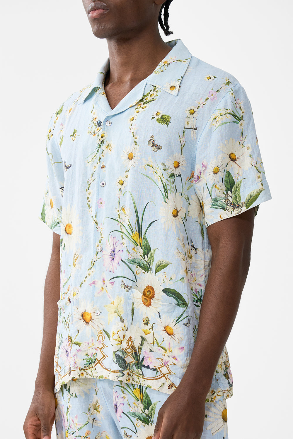 The CAMILLA SHORT SLEEVE CABANA SHIRT FLORAL FREEFALL in our  print.