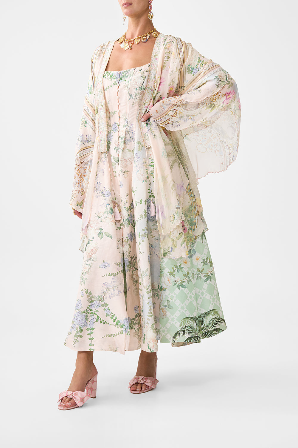 SCALLOPED EDGE LAYER PALACIO PLAYGROUND