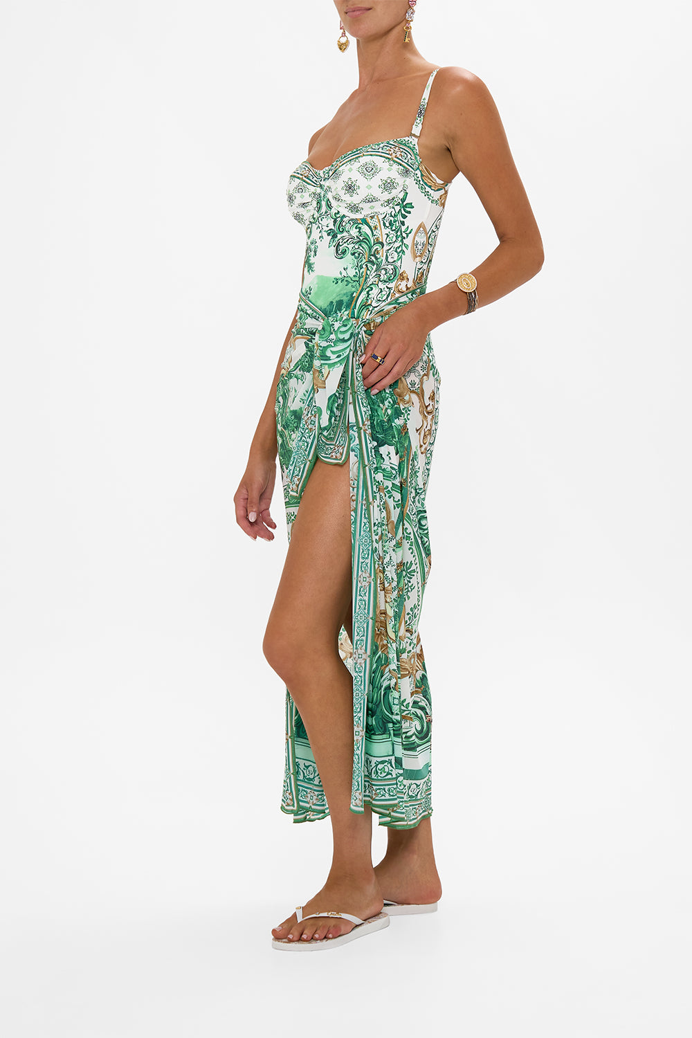 LONG SARONG CORRIDOR OF CALM