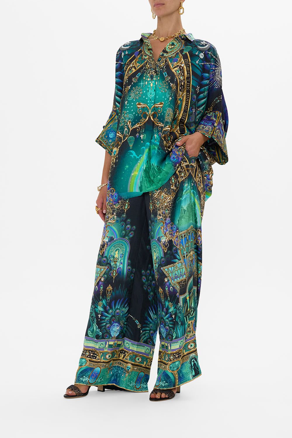 BATWING SHIRT DEFY GRAVITY