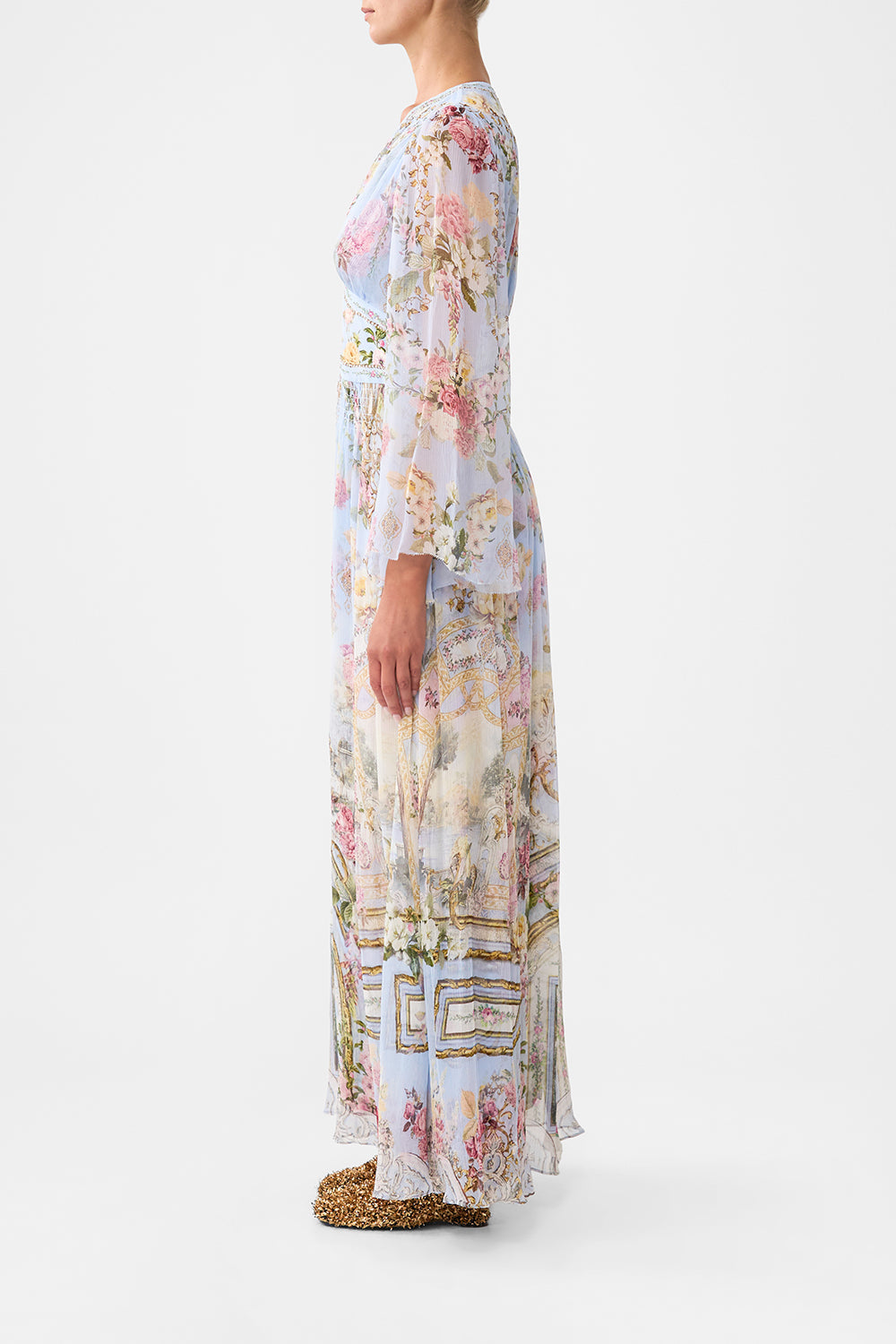 VESTIDO DE MANGA ABOCINADA AZULEJADO EN EL TIEMPO