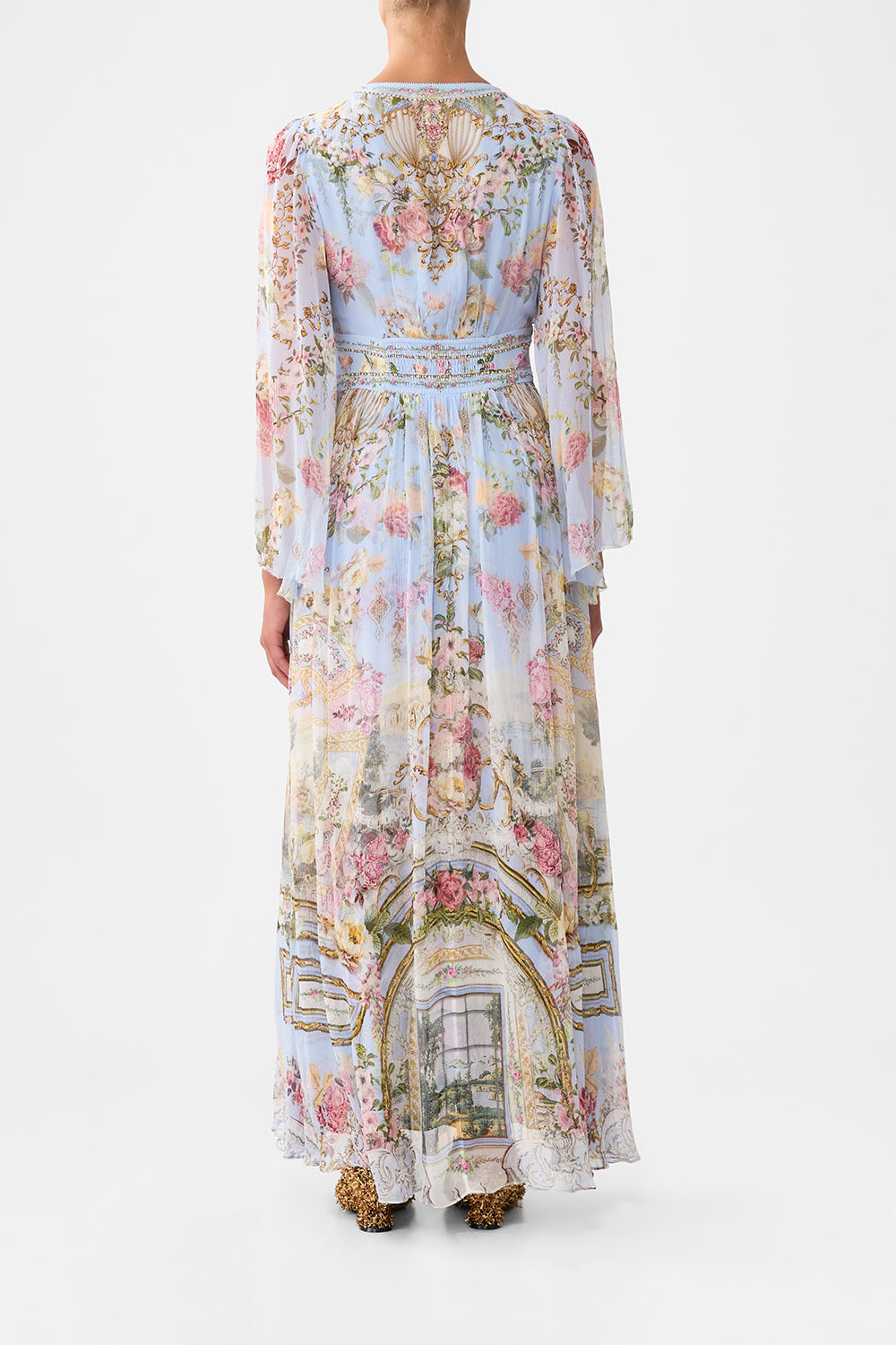 VESTIDO DE MANGA ABOCINADA AZULEJADO EN EL TIEMPO