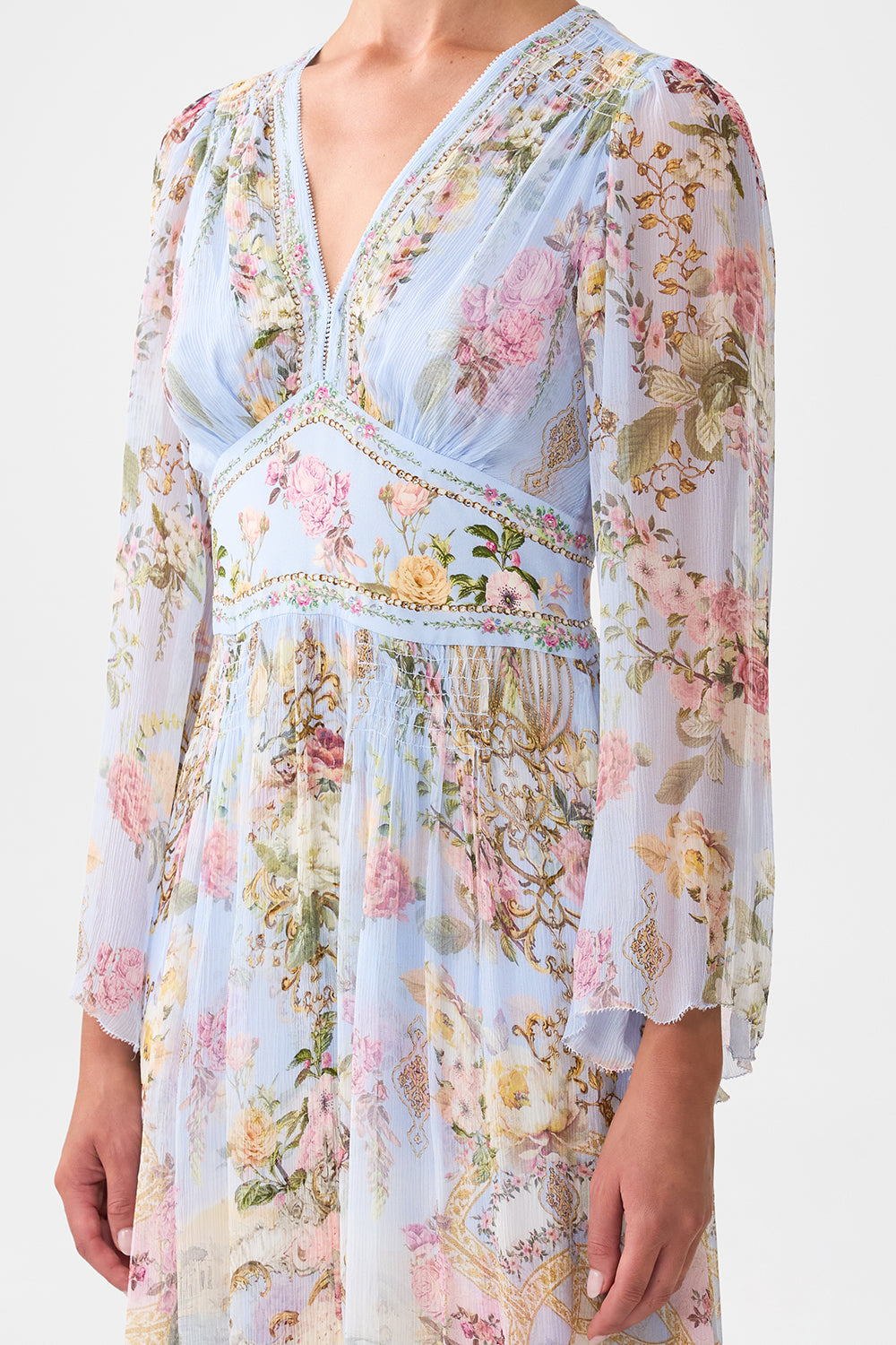 VESTIDO DE MANGA ABOCINADA AZULEJADO EN EL TIEMPO