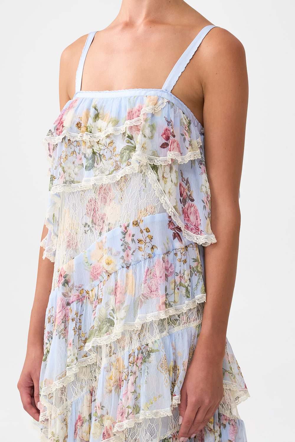 VESTIDO DE ENCAJE ASIMÉTRICO EMPALMADO CON EL TIEMPO