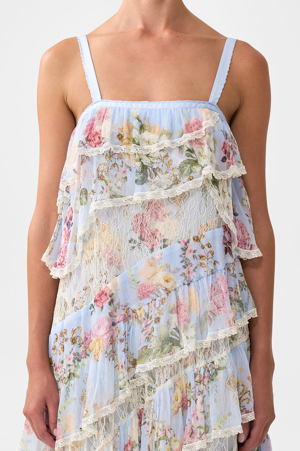 VESTIDO DE ENCAJE ASIMÉTRICO EMPALMADO CON EL TIEMPO