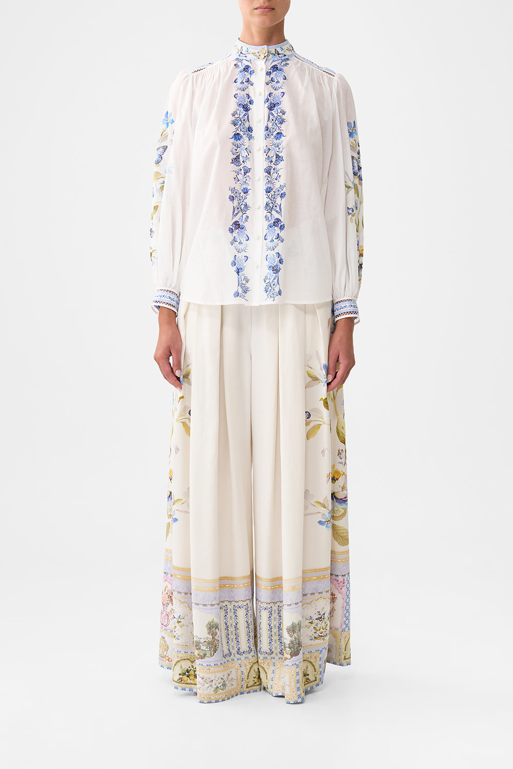 BLUSA DE CUELLO ALTO CON BOTONES BOTANICAL BALLADS