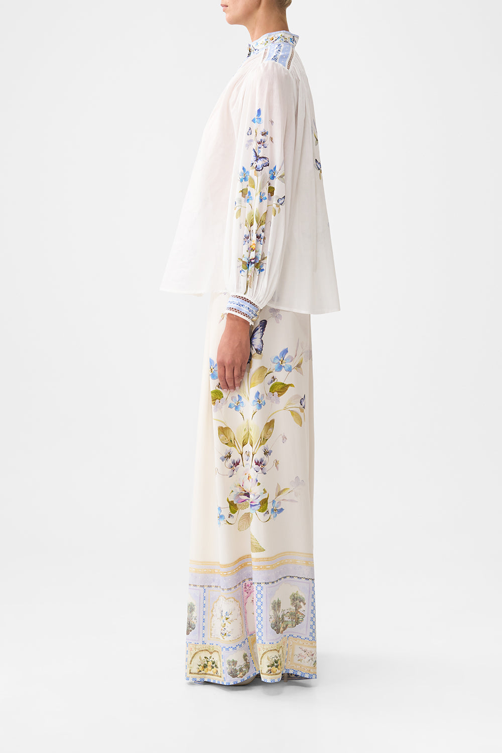 BLUSA DE CUELLO ALTO CON BOTONES BOTANICAL BALLADS