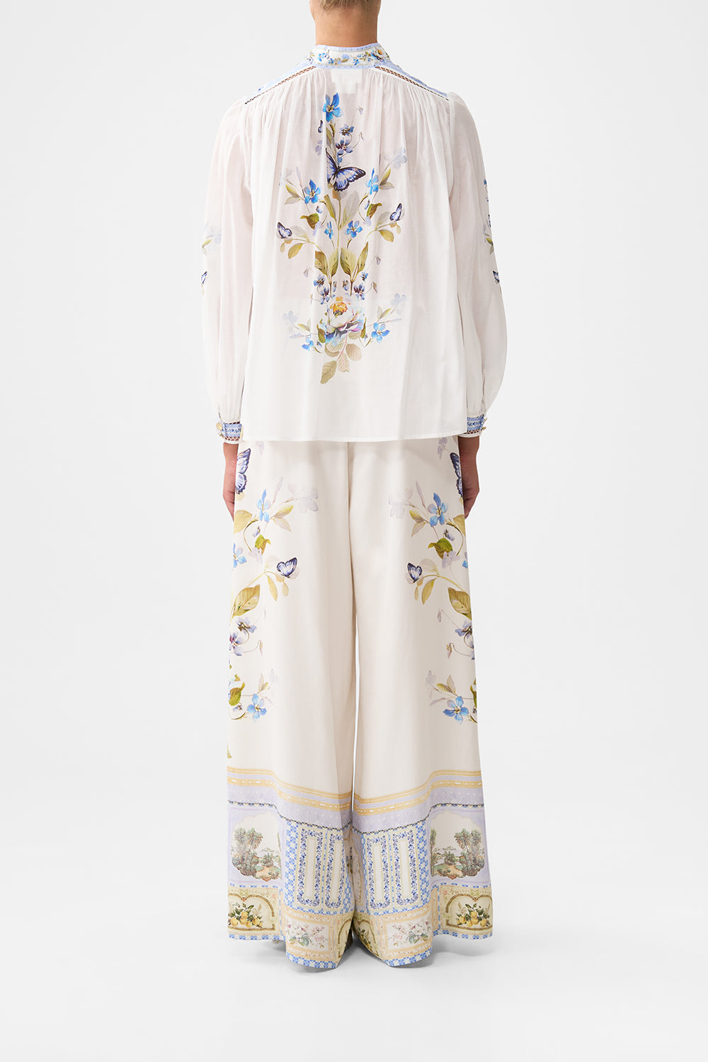 BLUSA DE CUELLO ALTO CON BOTONES BOTANICAL BALLADS