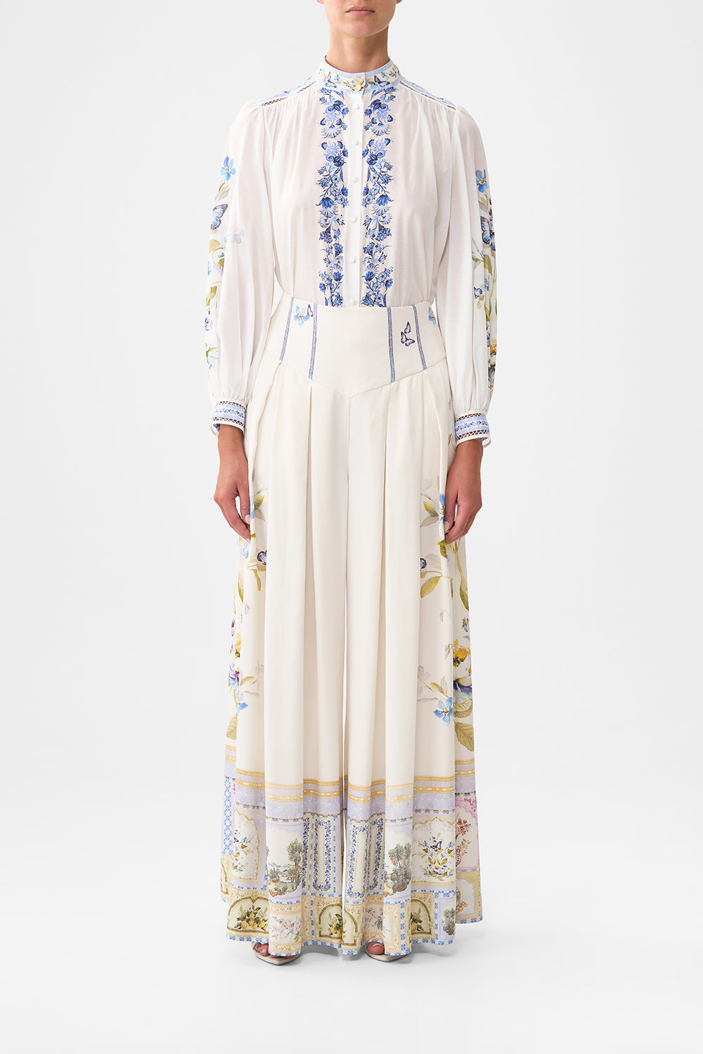 BLUSA DE CUELLO ALTO CON BOTONES BOTANICAL BALLADS