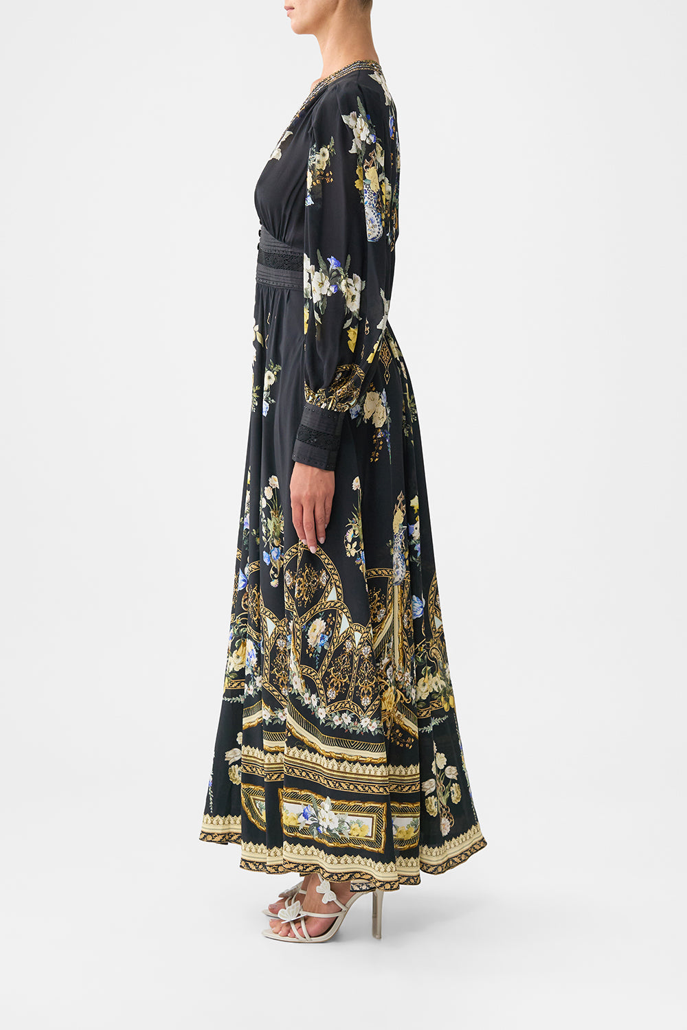 VESTIDO CON CINTURILLA AJUSTADA Y MANGAS FRUNCIDAS ELEGANCIA OTOMANA