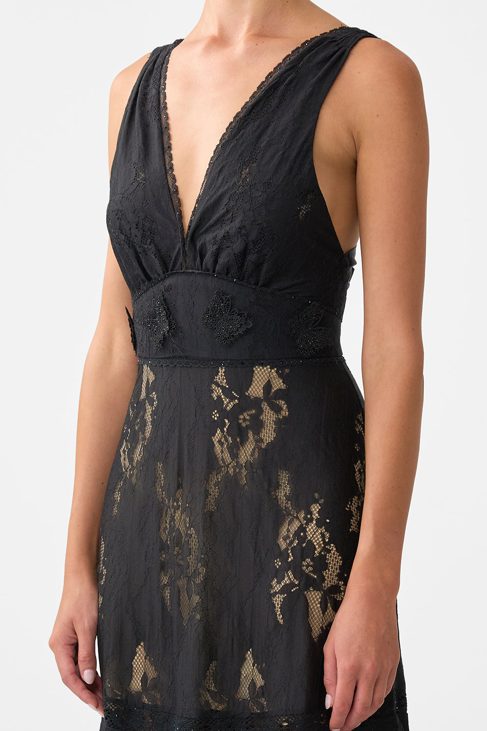 VESTIDO CON VOLANTES ESCALONADOS DOBLEZ INFERIOR ELEGANCIA OTOMANA