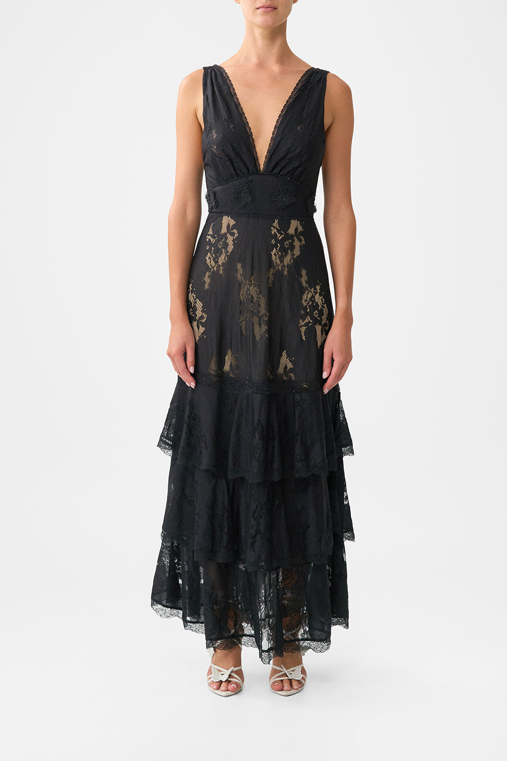 VESTIDO CON VOLANTES ESCALONADOS DOBLEZ INFERIOR ELEGANCIA OTOMANA