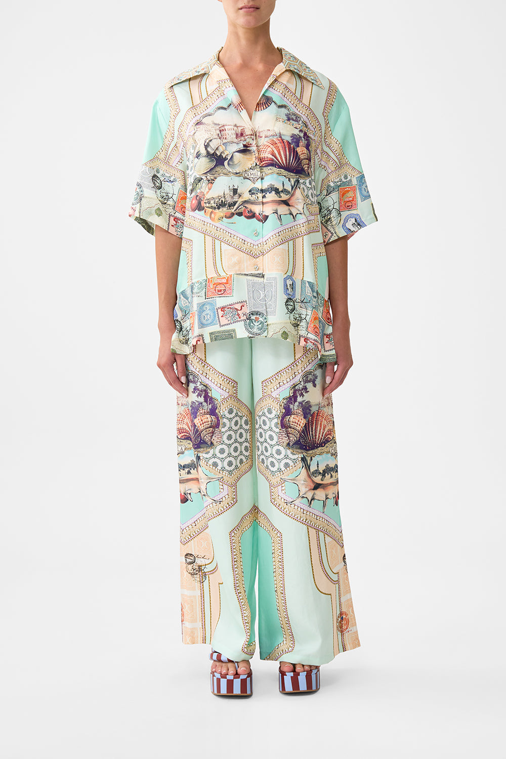 CAMISA OVERSIZE CON BOLSILLO CON AMOR DESDE TURQUÍA