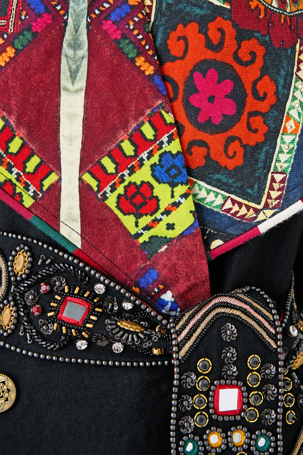 ABRIGO CON DETALLE DE CHALECO EN PATCHWORK ALCHEMY