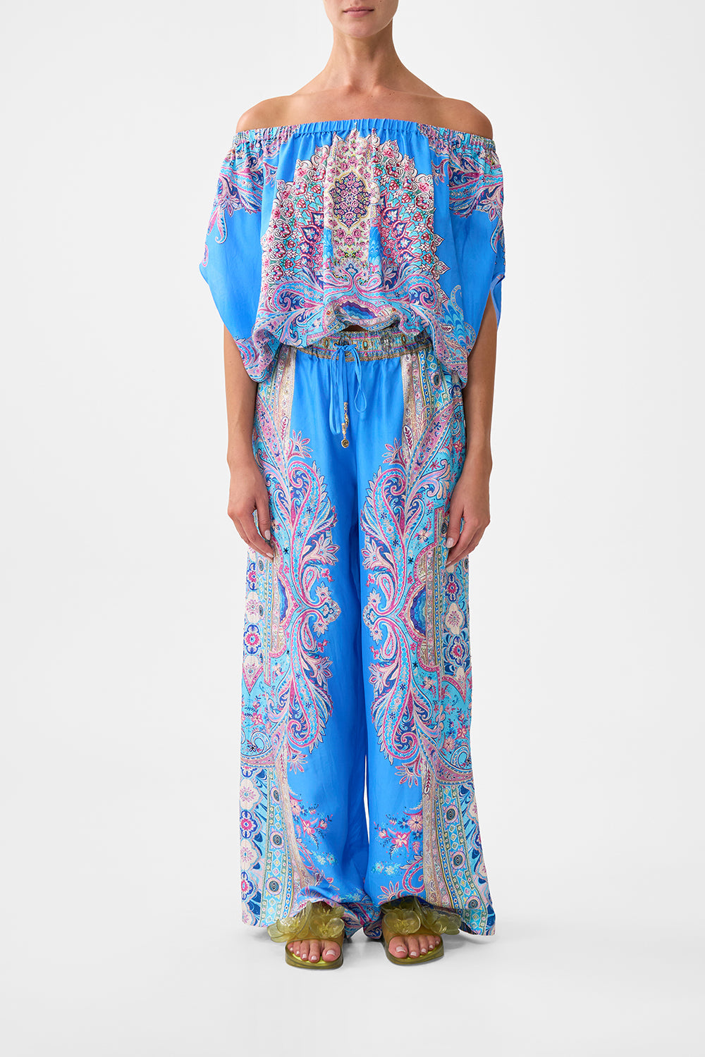 PANTALÓN DE PIERNA RECTA HUELLAS EN EL FOLCLORE
