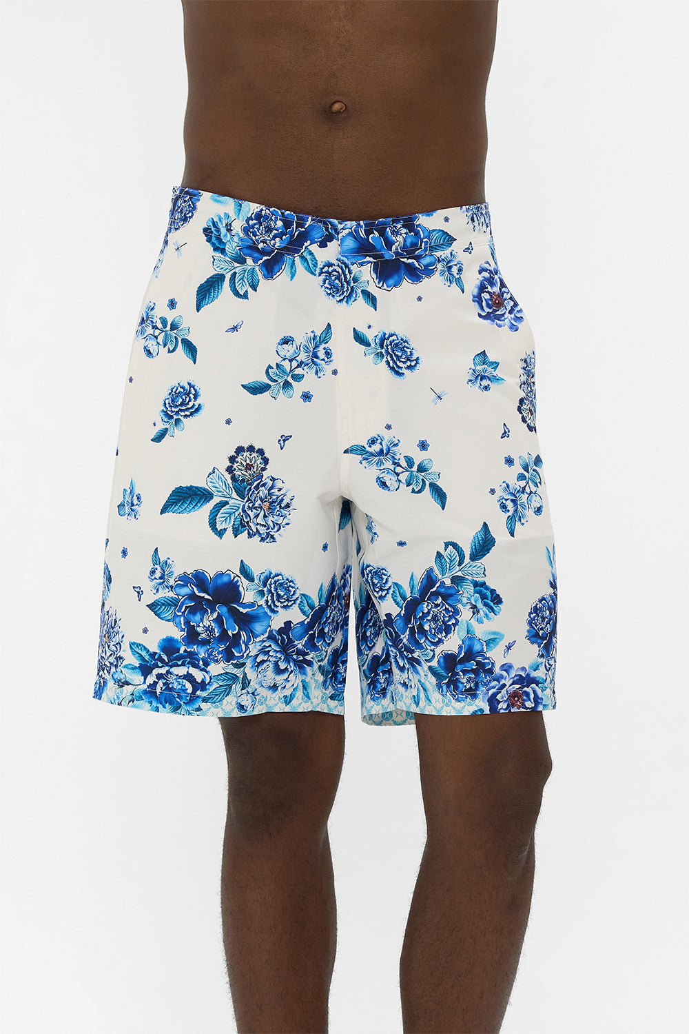 PANTALÓN CORTO DE TRAIL DE LARGO MEDIO CON CINTURA FIJA A CERAMIC GARDEN