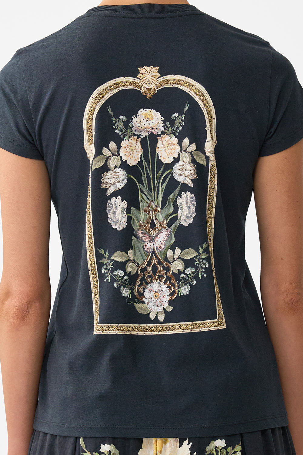 CAMISETA CUELLO REDONDO CORTE AJUSTADO ELEGANCIA OTOMANA