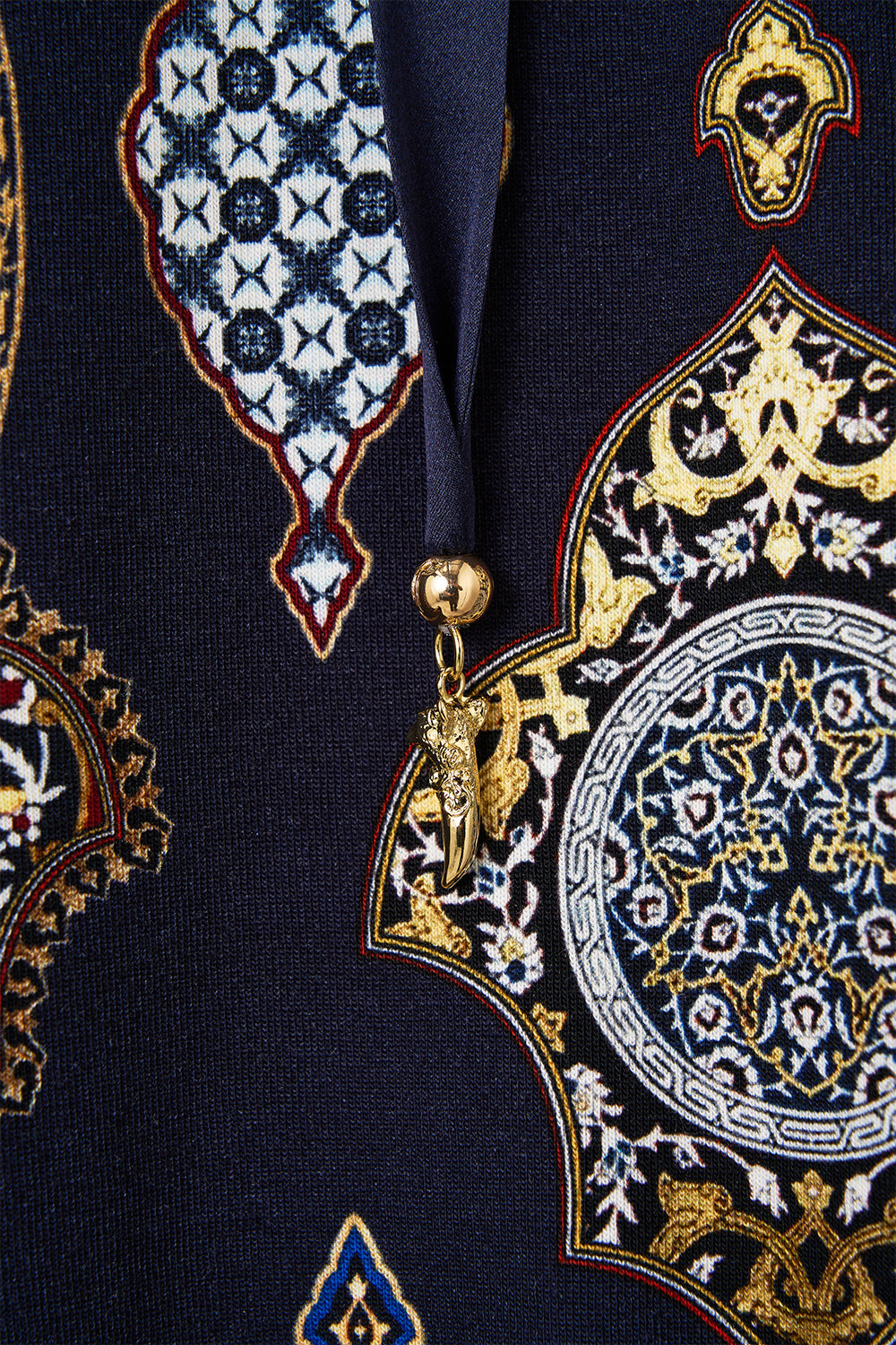 SUDADERA CON CAPUCHA DE SEDA OVERSIZE CON BOLSILLOS THE IMPERIAL GATE