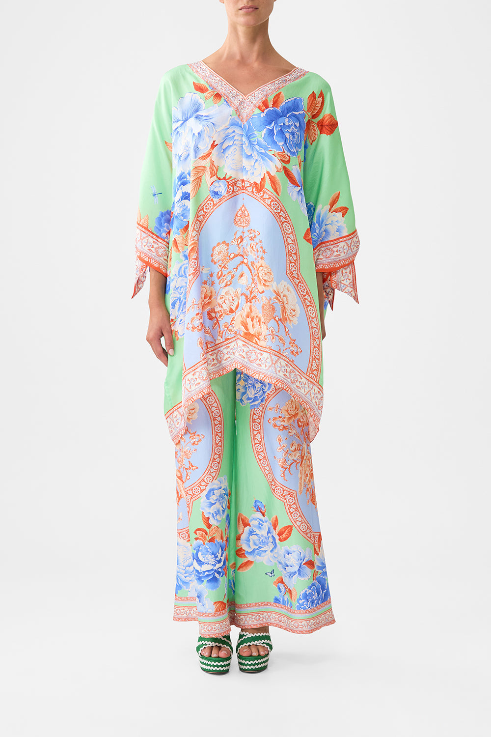 The CAMILLA tie sleeve short v neck kaftan from our print Topkapi pop