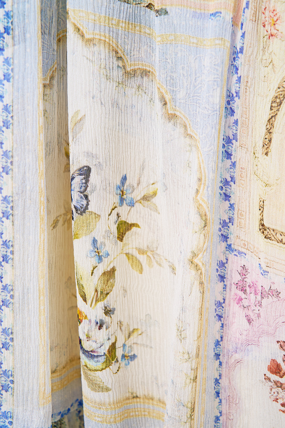 The CAMILLA SHORT GATHERED PANEL DRESS BOTANICAL BALLADS in our  print.