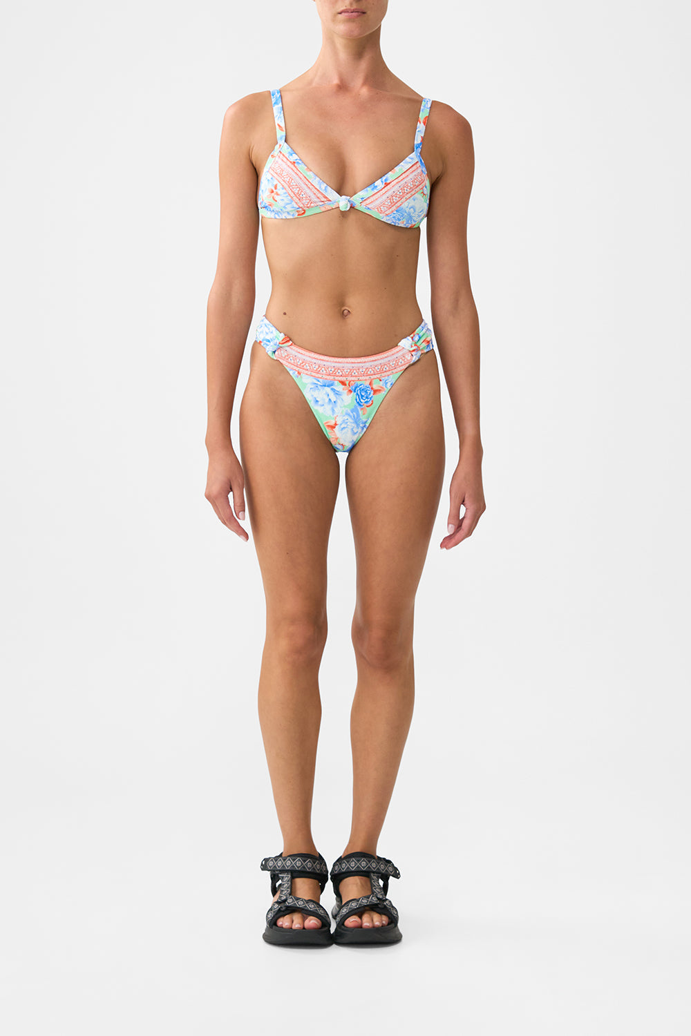 TOP DE BIKINI TRIÁNGULO CON NUDO DELANTERO TOPKAPI POP