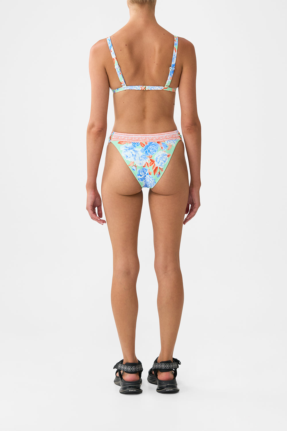 TOP DE BIKINI TRIÁNGULO CON NUDO DELANTERO TOPKAPI POP