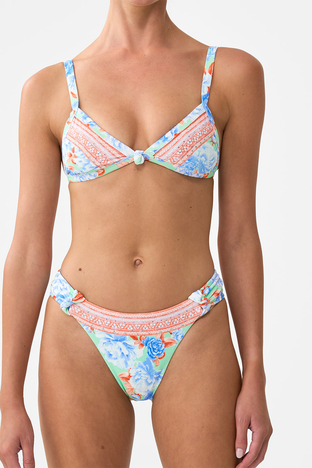 BRAGUITA DE BIKINI REGULAR CON LATERALES FRUNCIDOS ANUDADOS TOPKAPI POP