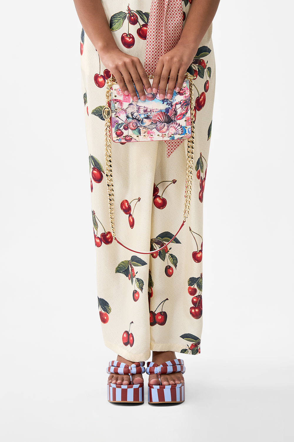 The CAMILLA crossbody box bag with chain and keyring from our print notes from the road
