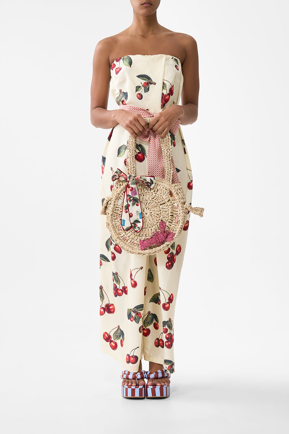 BOLSO DE HOMBRO REDONDO DE RAFIA CON LAZO DE PAÑUELO NOTAS DEL CAMINO
