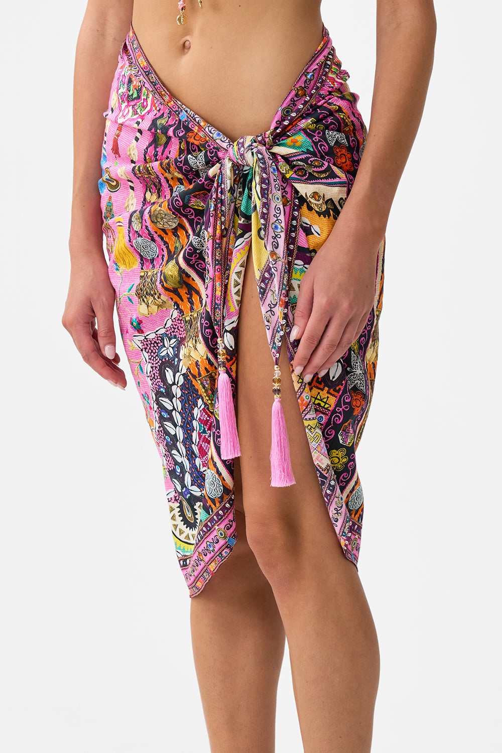 The CAMILLA woven short sarong with tassels from our print patchwork panorama