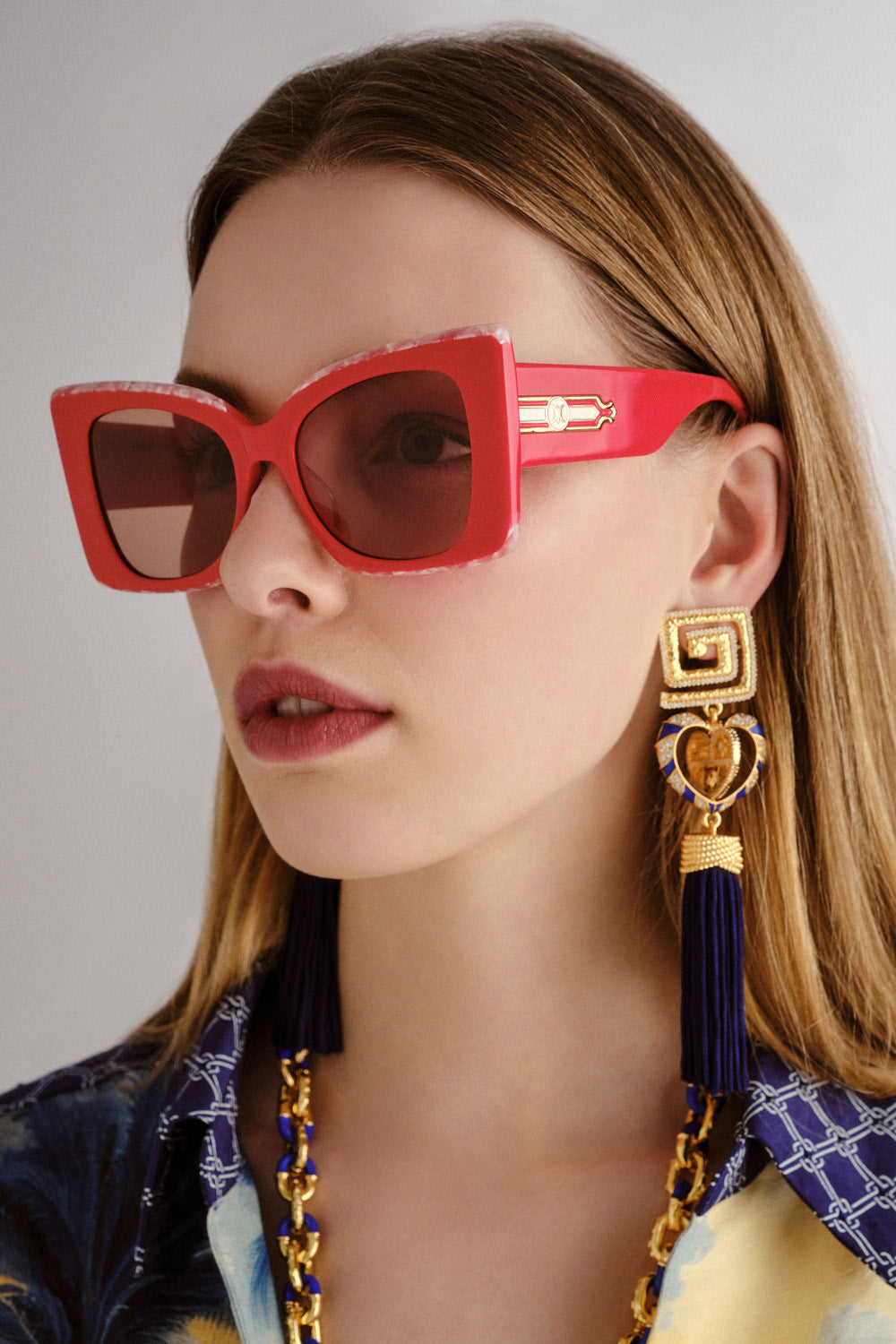 The CAMILLA WHERE'S MY VALET SUNGLASSES SOLID POPPY / IVORY MARBLE GOLD in our  print.