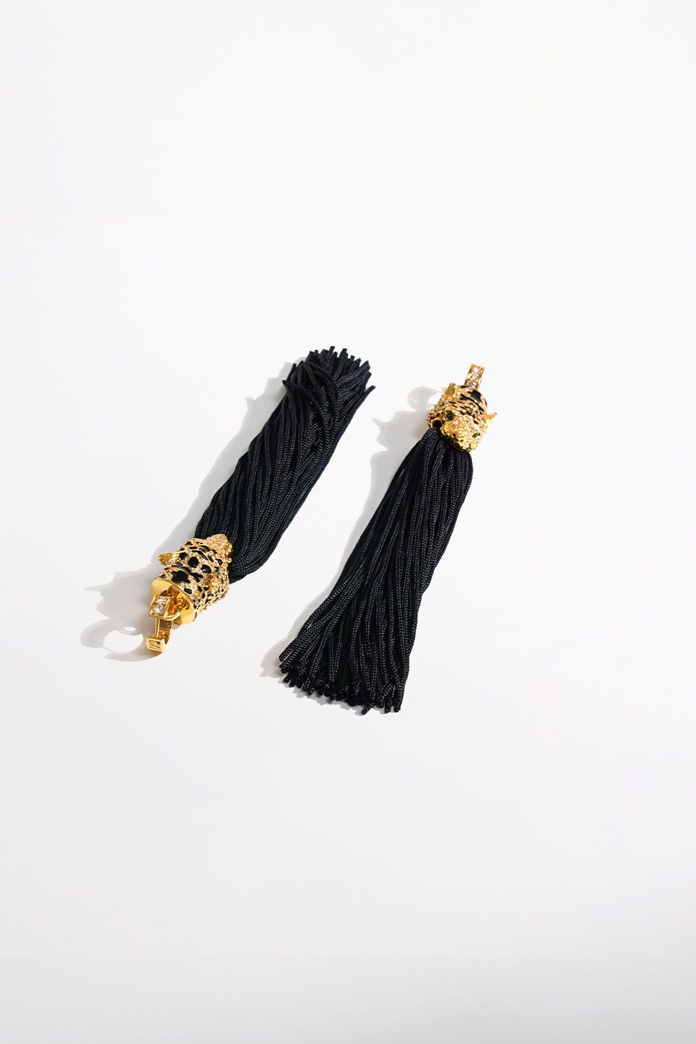 PENDIENTES BORLA NEGRA FOLCLORE FIERO ORO