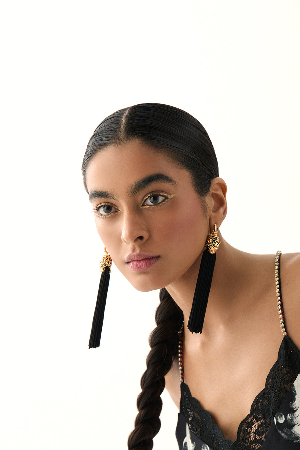 PENDIENTES BORLA NEGRA FOLCLORE FIERO ORO