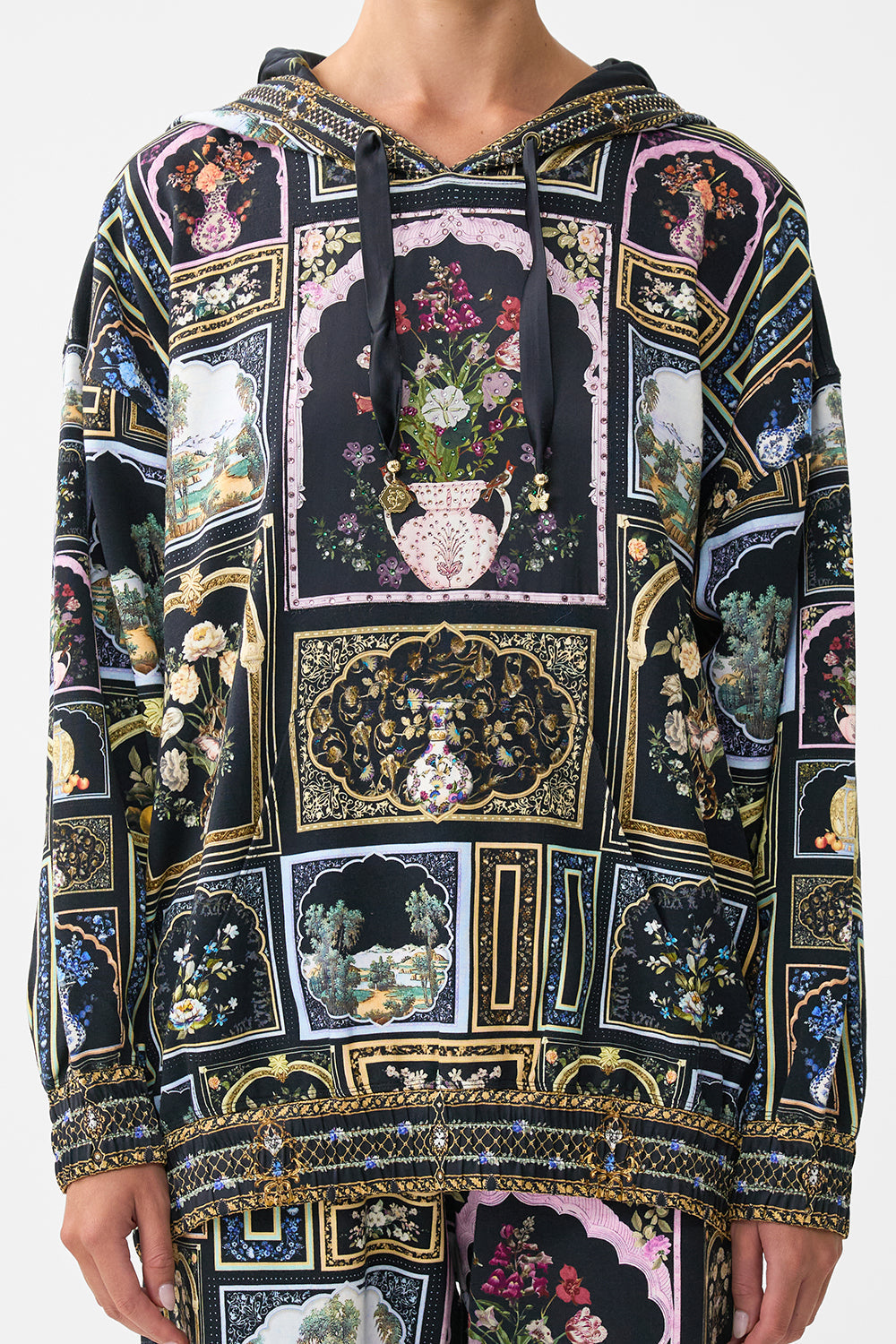 SUDADERA CON CAPUCHA ESTILO NOVIO, BANDA EN BAJO DE SEDA, ELEGANCIA OTOMANA