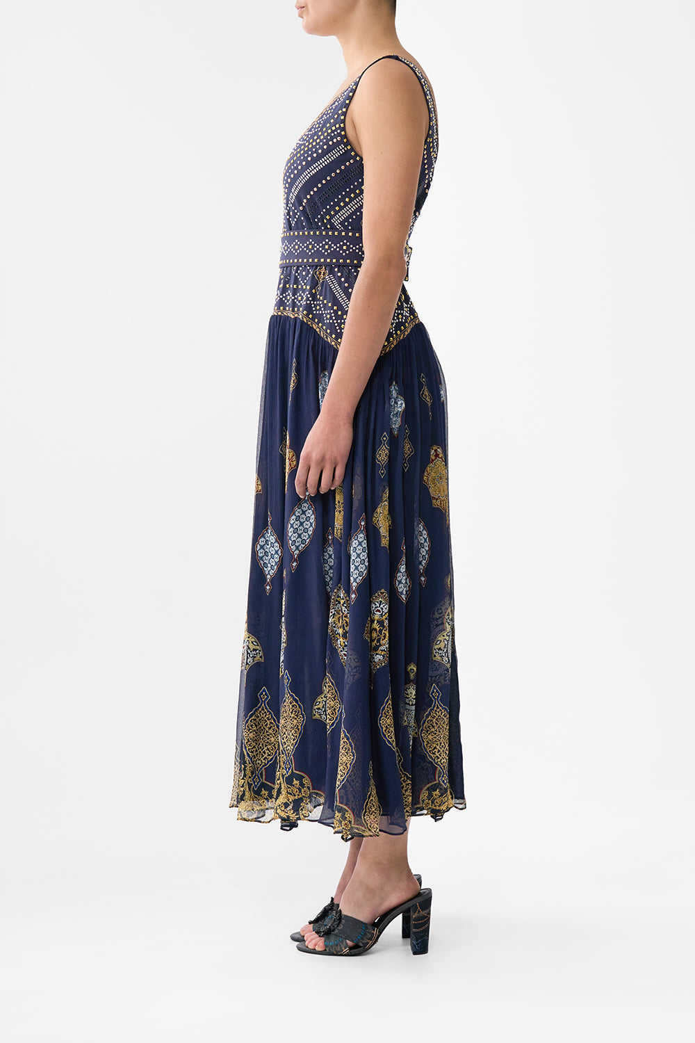 VESTIDO CAMISETA DE PUNTO CON FALDA EN CONTRASTE THE IMPERIAL GATE