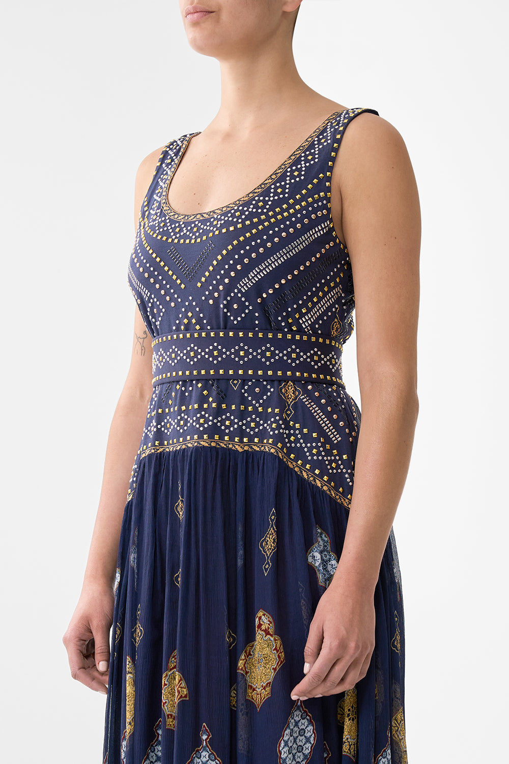 VESTIDO CAMISETA DE PUNTO CON FALDA EN CONTRASTE THE IMPERIAL GATE