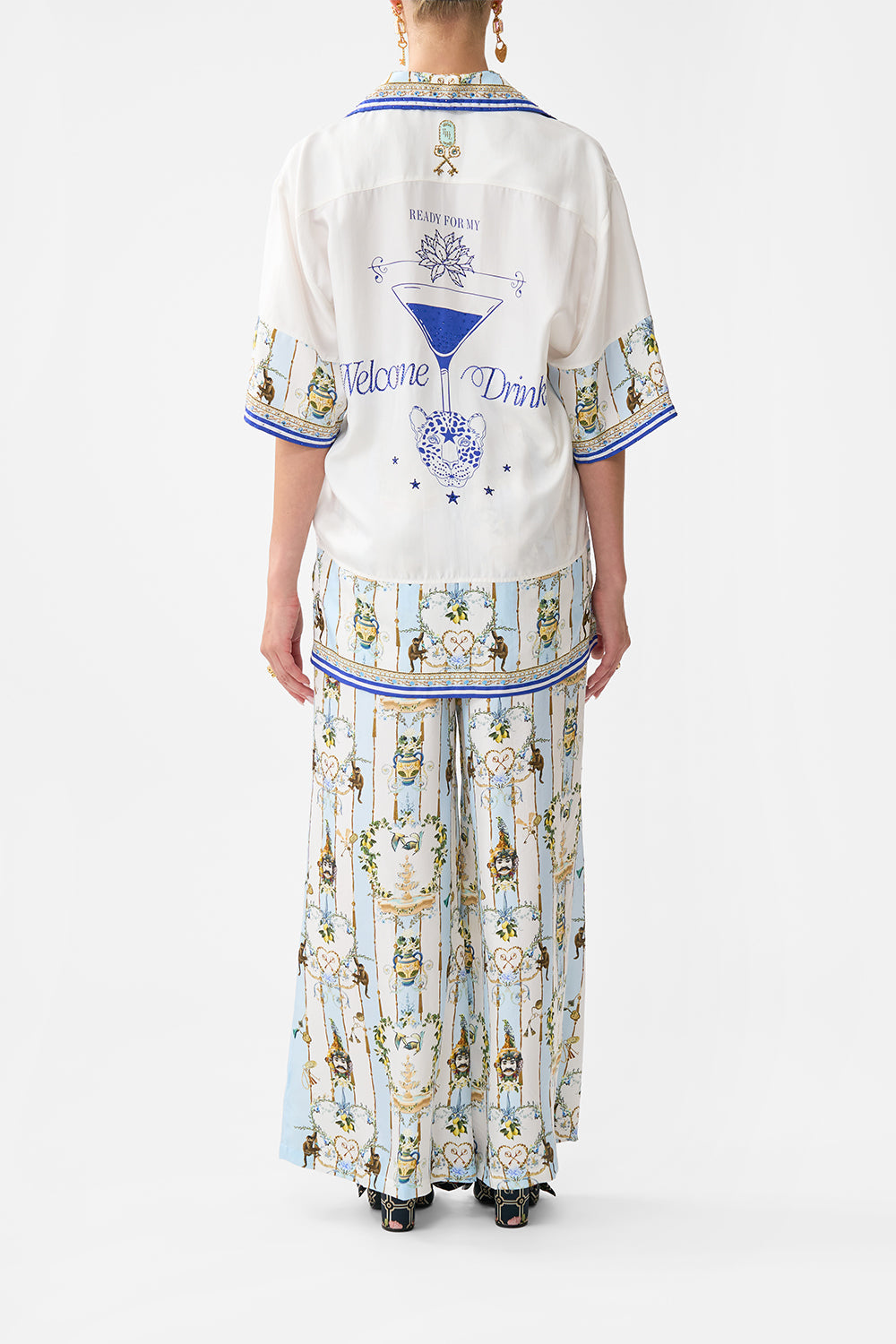 CAMISA ANCHA CON LA VENUS DE BOLSILLO EN UNA VESPA