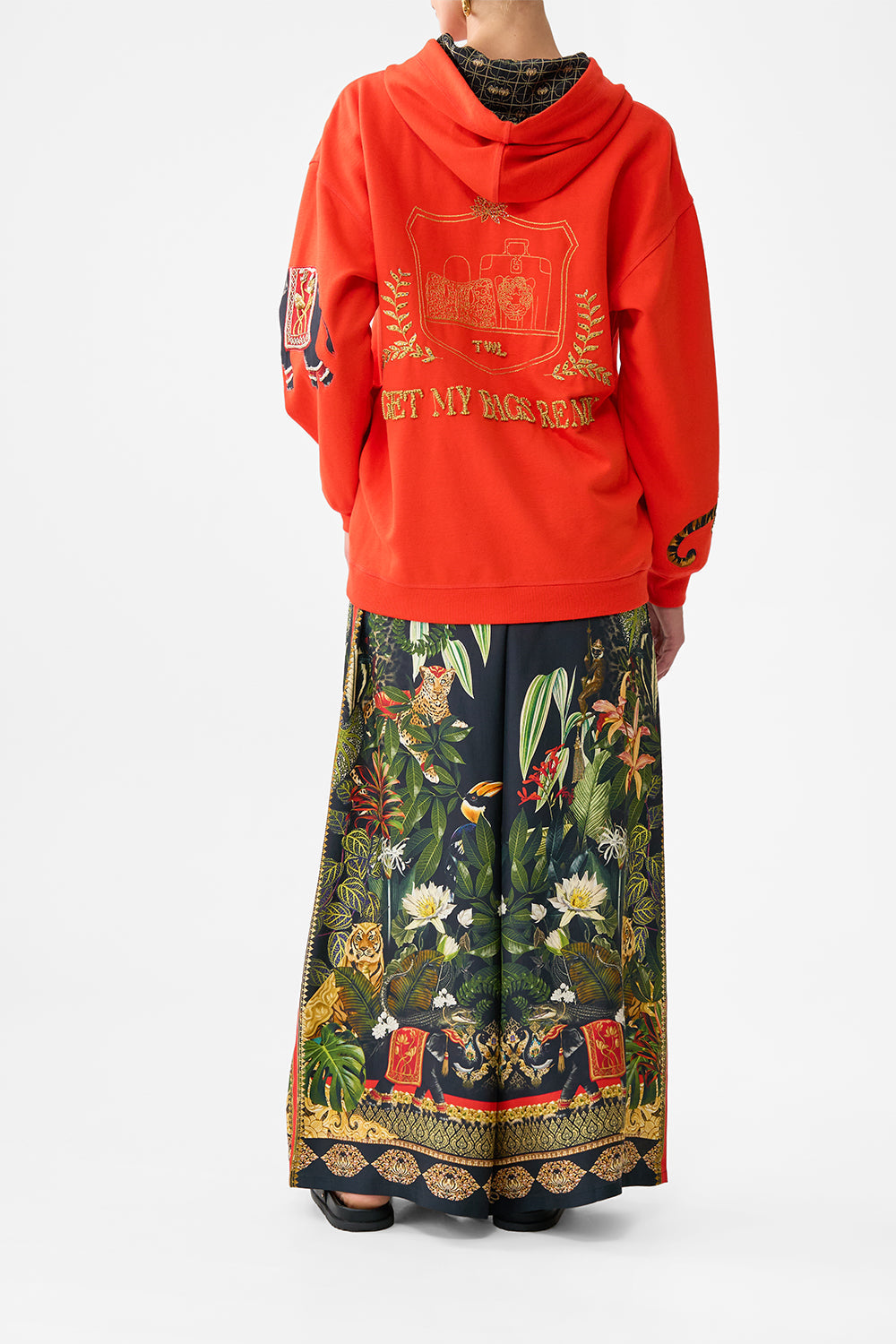 HOODIE WITH POCKETS READY FOR MY WELCOME DRINK