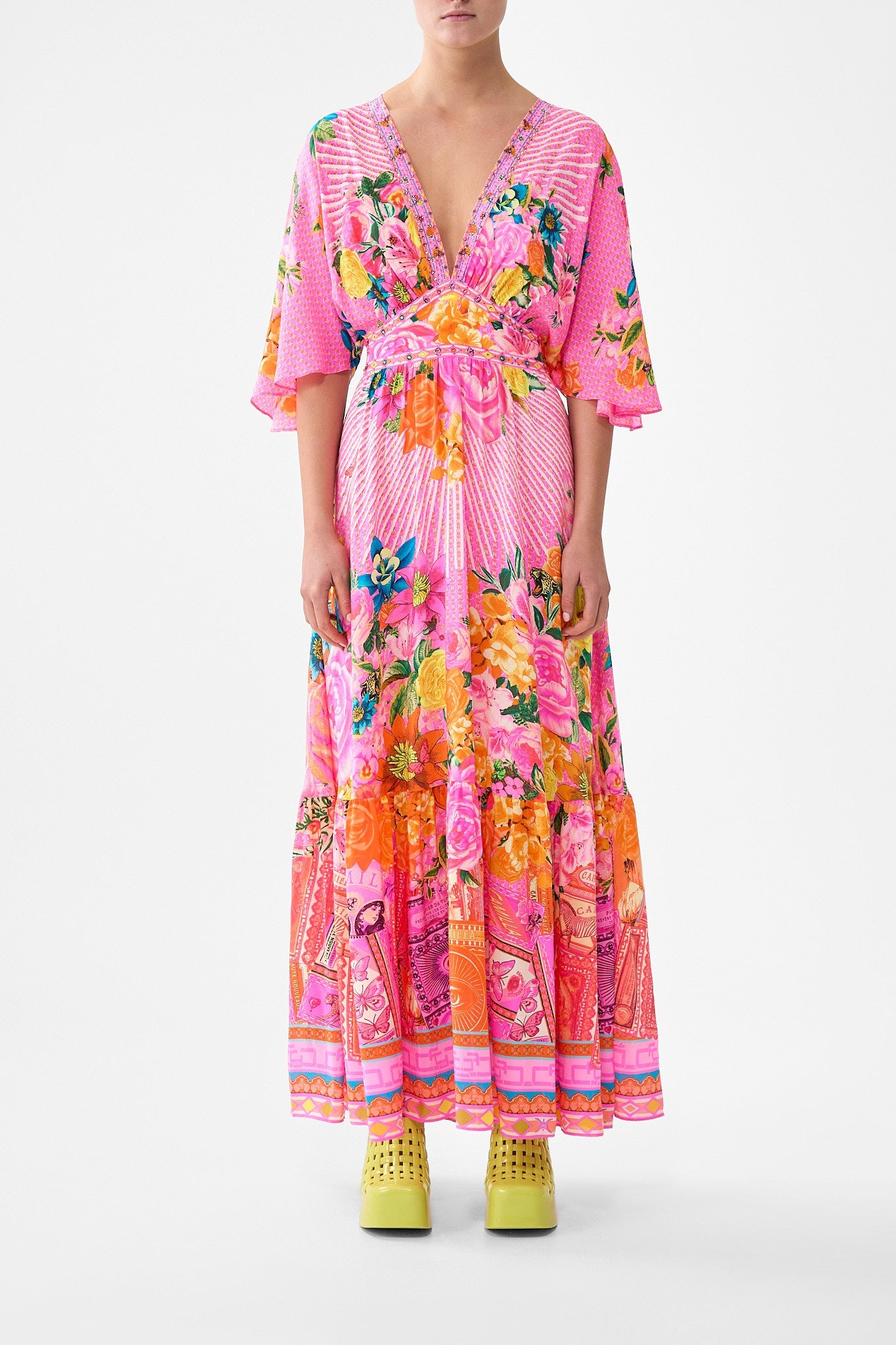 VESTIDO ENTALLADO CON VOLANTE EN EL BAJO ILLUSTRATION NATION