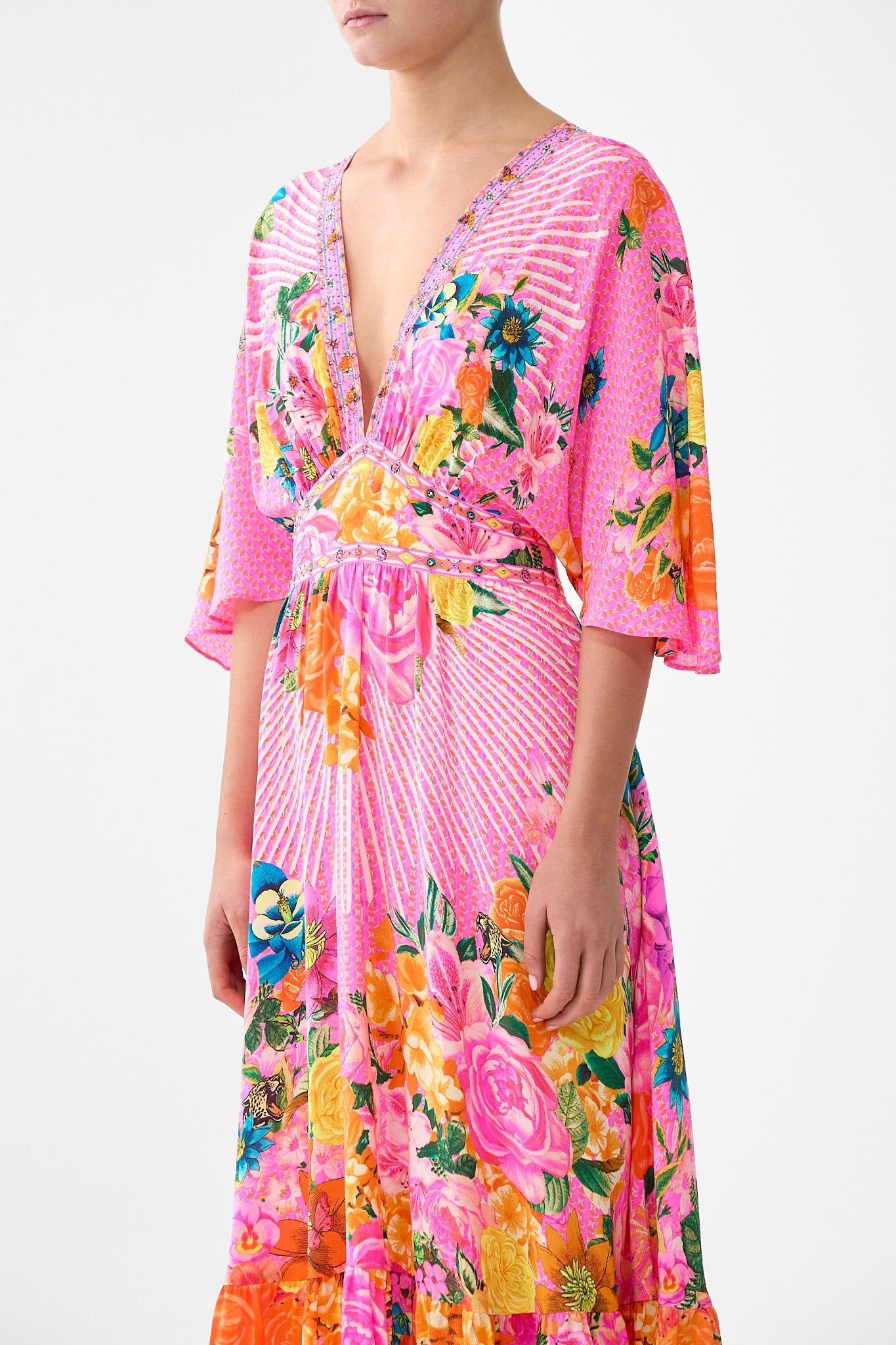 VESTIDO ENTALLADO CON VOLANTE EN EL BAJO ILLUSTRATION NATION