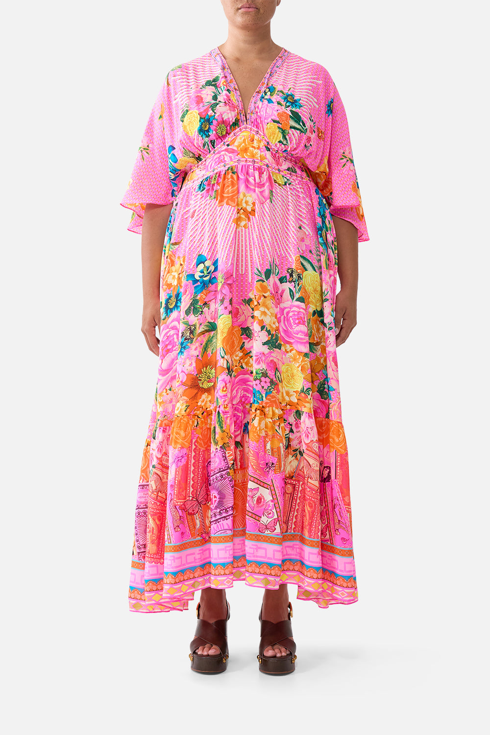 VESTIDO ENTALLADO CON VOLANTE EN EL BAJO ILLUSTRATION NATION