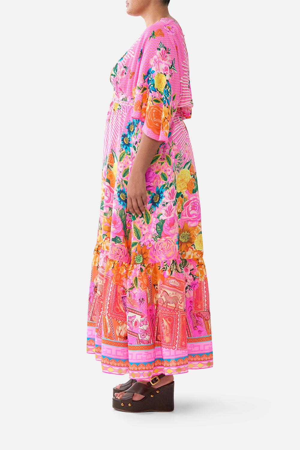 VESTIDO ENTALLADO CON VOLANTE EN EL BAJO ILLUSTRATION NATION