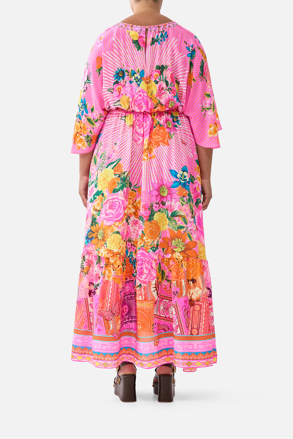 VESTIDO ENTALLADO CON VOLANTE EN EL BAJO ILLUSTRATION NATION