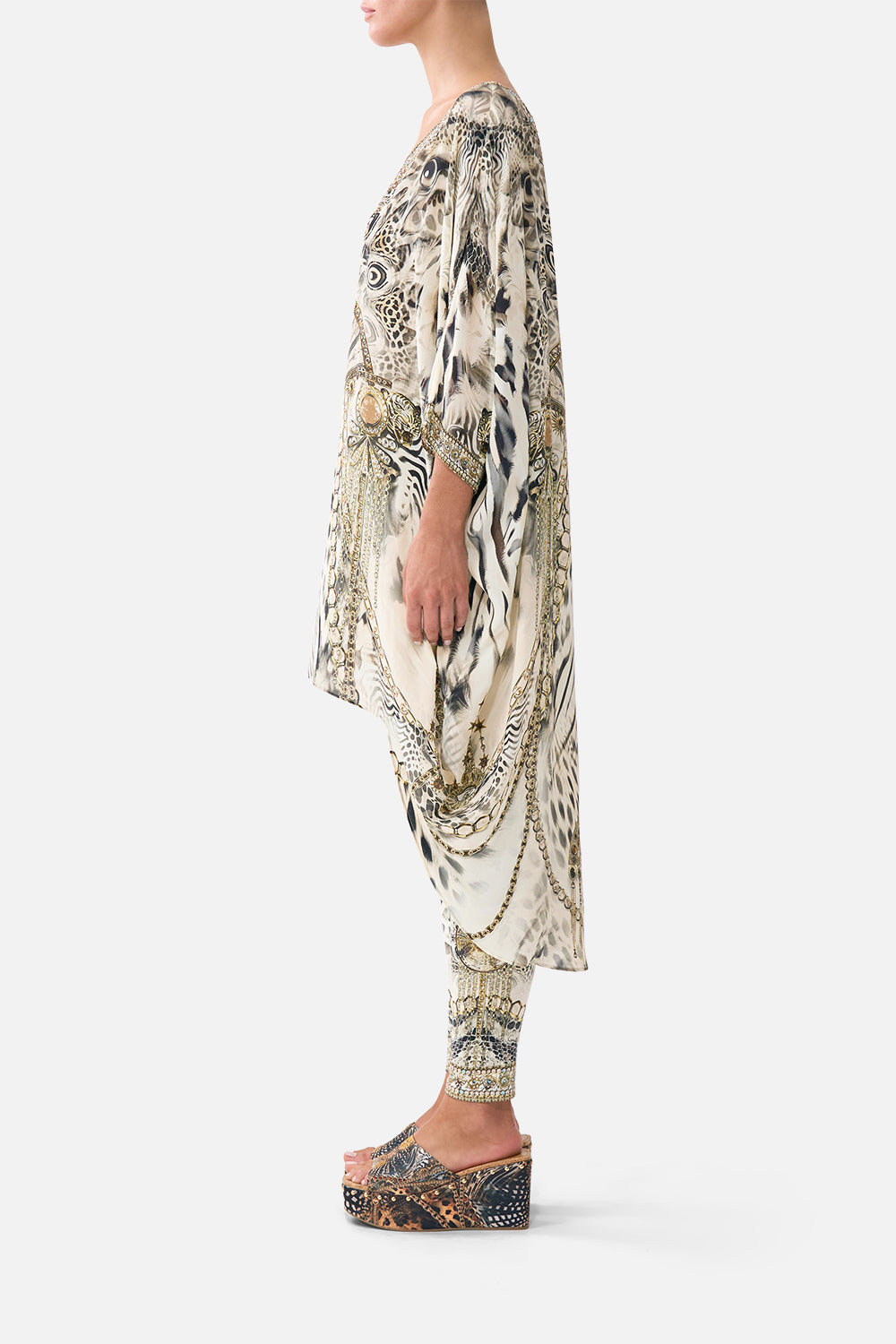 VESTIDO CON BAJO TRASERO REDONDEADO LADY LIONHEART